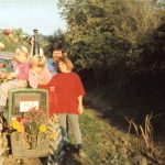 Nachdem Karl-Heinz Wellmann in den 90er Jahren entschied den Weinbau zu vergrößern, wurden unsere Flächen am Ippesheimer Herrschaftsberg auch mit Sorten wie Bacchus, Kerner oder Faberrebe bestockt.